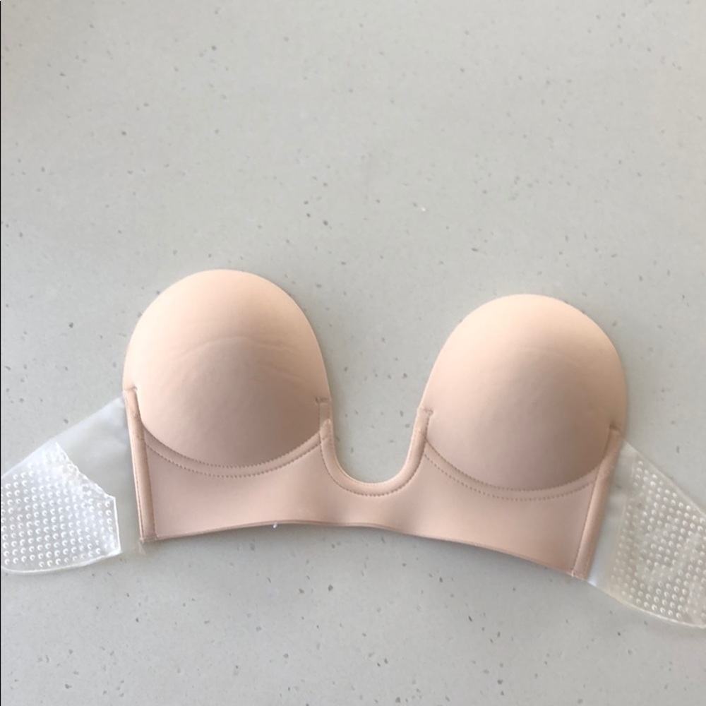 Strapless no back adhesive bra